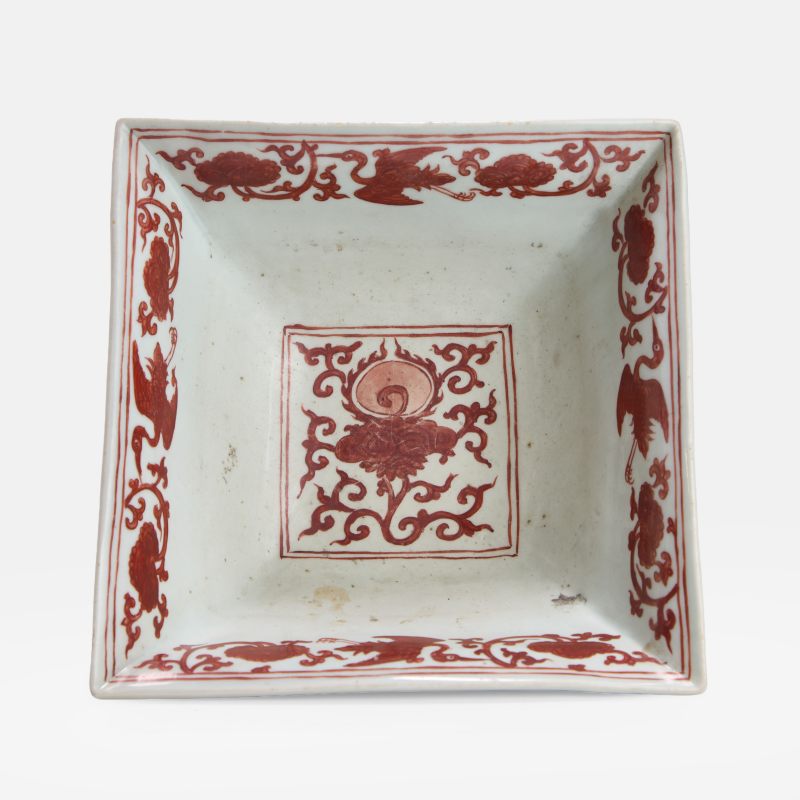 明嘉靖 矾红彩寿字纹方碗 《大明嘉靖年制》青花楷书款 | A Chinese iron-red bowl Jiajing (1522-1566), heavily potted - 图4