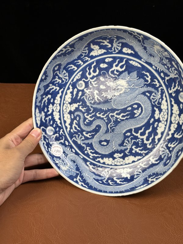 清乾隆 青花留白云龙纹大盘 - 图4