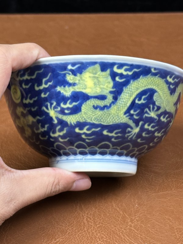清乾隆 青花地黄彩龙纹碗 - 图10