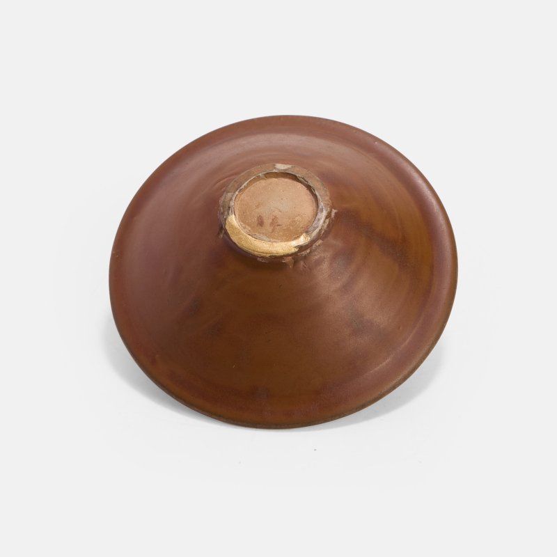 北宋 耀州窑紫金釉笠式碗 | A Chinese Yaozhou ware tea bowl Northern Song dynasty (960-1127), the conical body rising from a circular foot to a flared rim - 图1