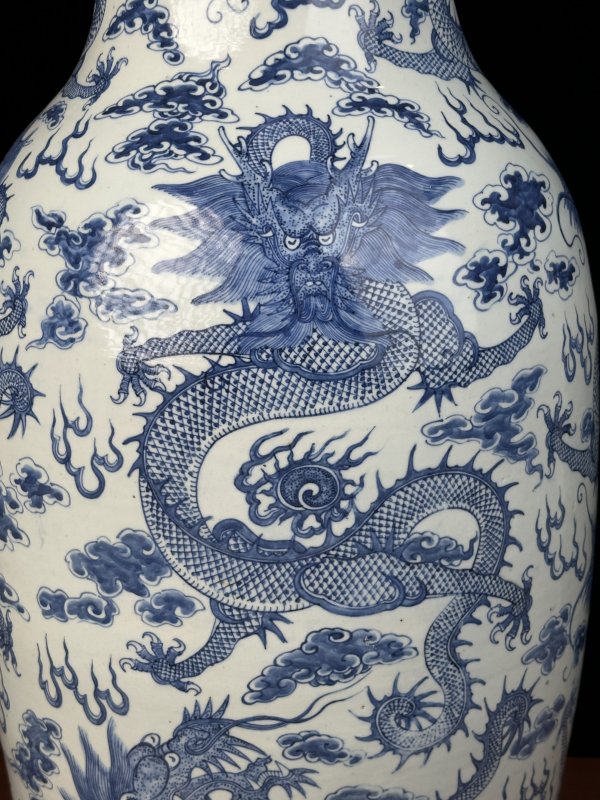 清道光 青花九龙闹海纹大瓶 - 图9