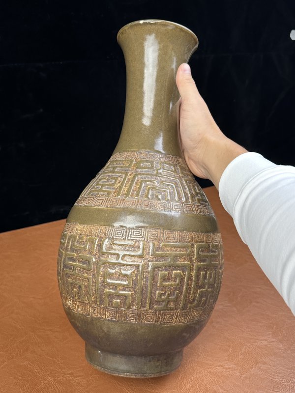 清中期 茶叶末釉露胎夔龙纹胆瓶 - 图5