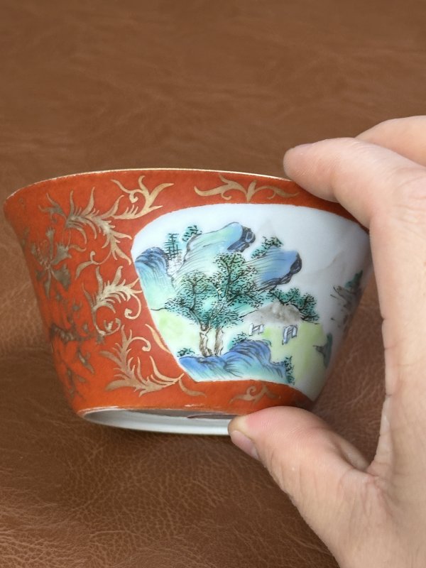 清乾隆 珊瑚红描金开窗马蹄杯 - 图12