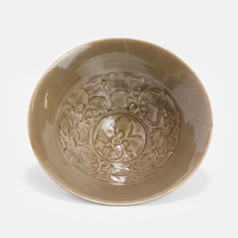 南宋 耀州窑青釉印花斗笠碗 | A Chinese Yaozhou ware bowl Southern Song dynasty (1127-1279), the conical body rising from a short circular foot - 图2
