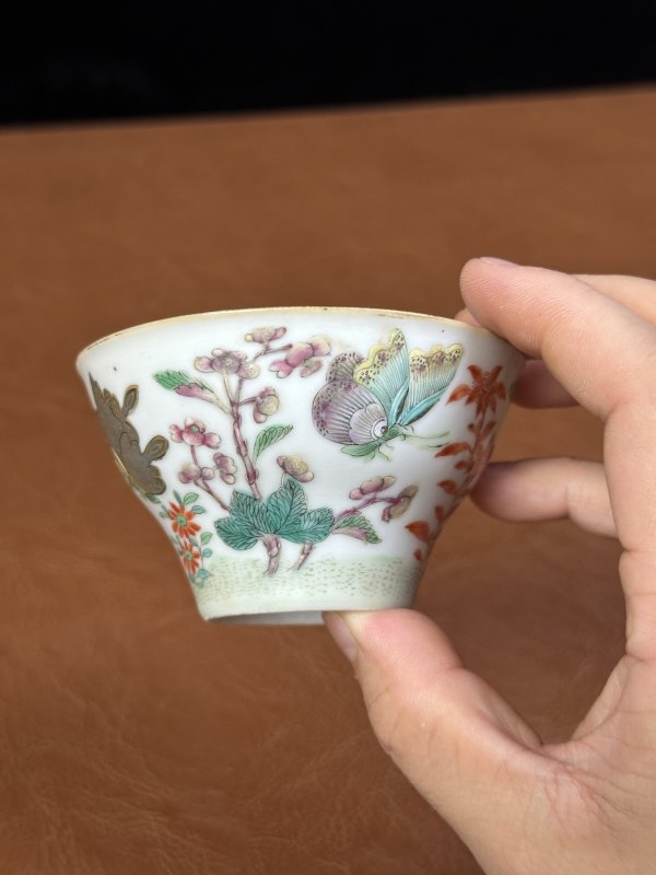 清嘉庆 粉彩蝶恋花卉纹茶杯 - 图8