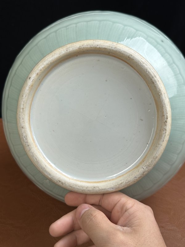 清乾隆 粉青釉模印云蝠纹胆瓶 - 图12