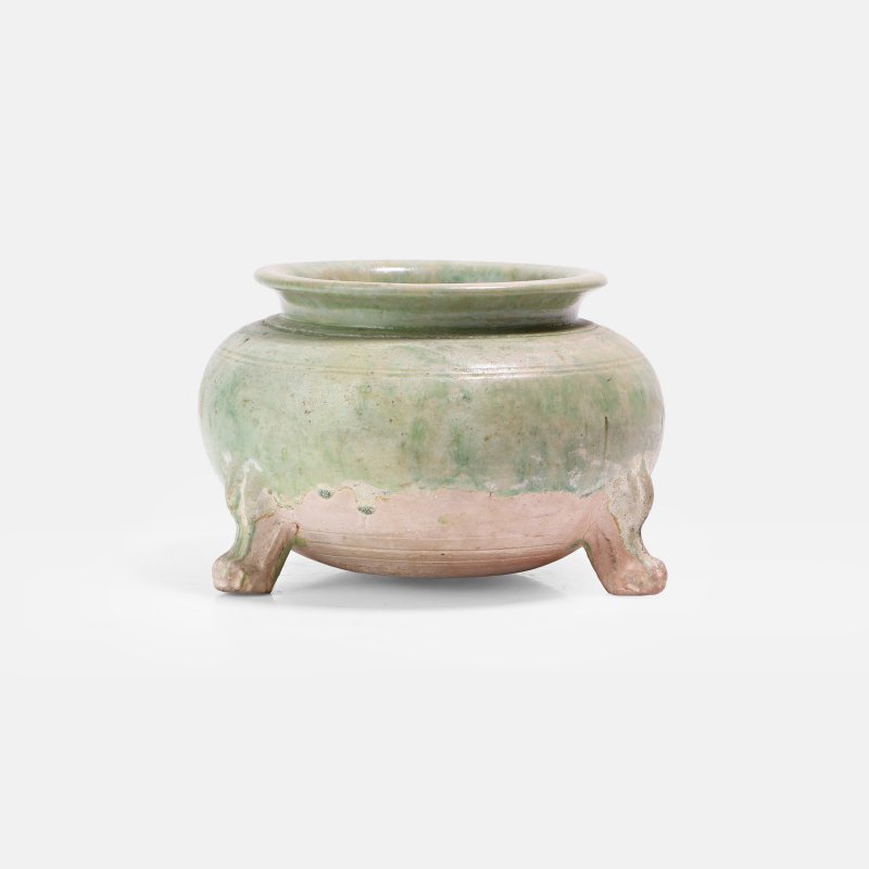 唐 绿釉三足炉 | A Chinese earthenware incense burner Tang dynasty (618-907), the compressed globular body supported on three paw feet