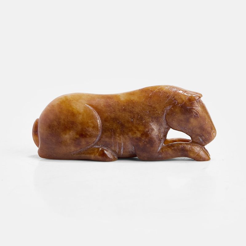 宋 玉马把件 | A Chinese jade carving Song dynasty (960-1279), of a recumbent horse - 图2