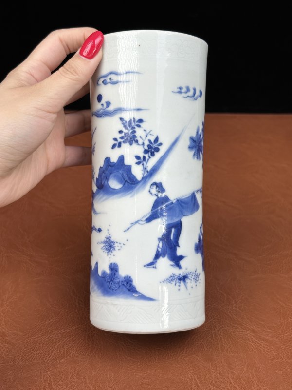 明崇祯 青花状元荣归图笔筒 - 图8