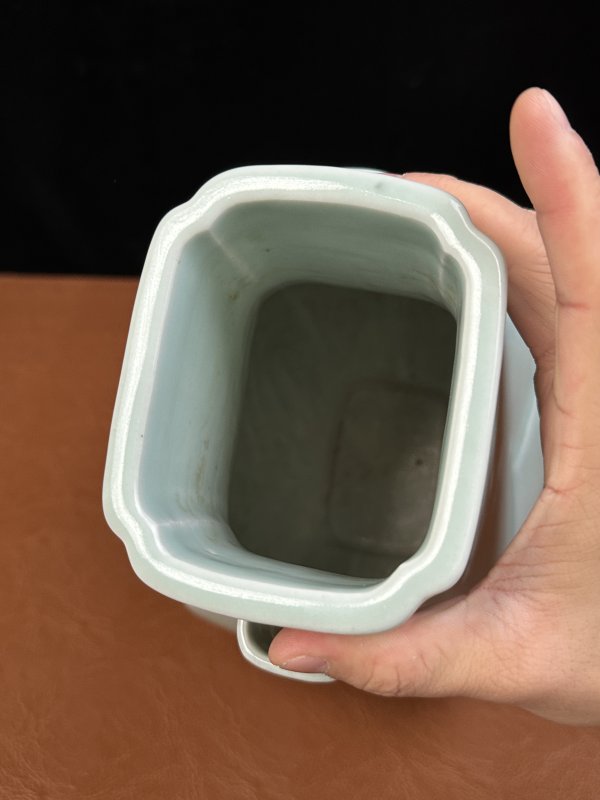 清光绪 粉青釉杏圆贯耳瓶 - 图8