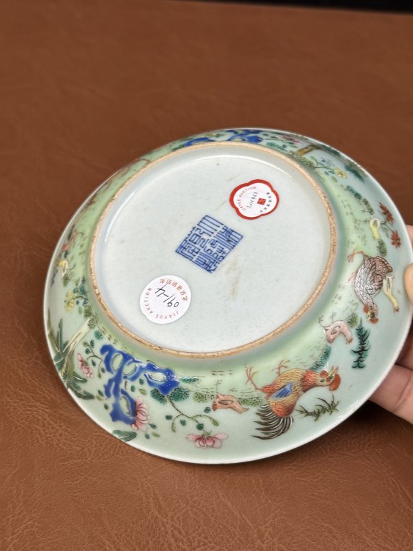 清乾隆 豆青釉粉彩吉祥如意纹盘 - 图6