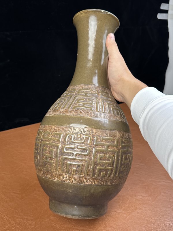 清中期 茶叶末釉露胎夔龙纹胆瓶 - 图6