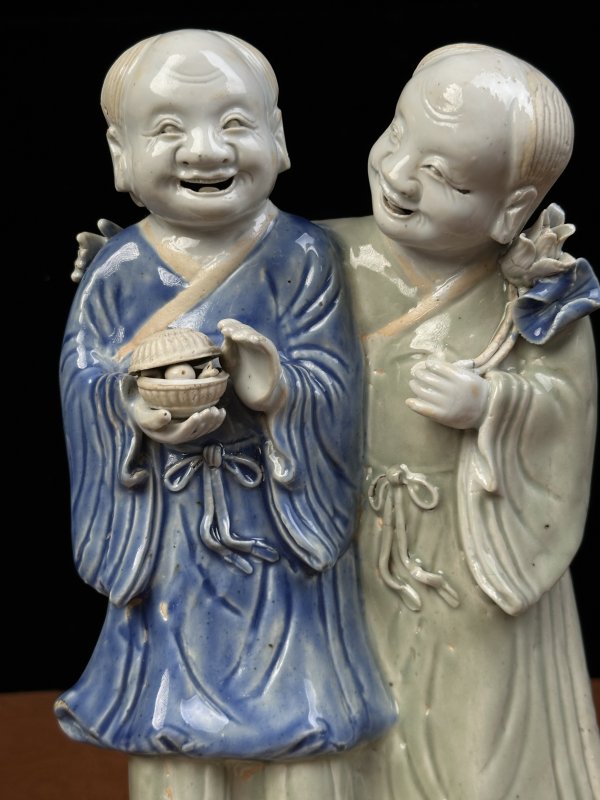 清早期 青花青釉和合二仙瓷塑 - 图3