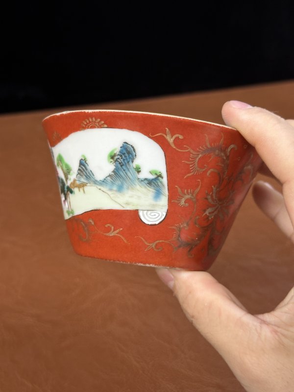 清乾隆 珊瑚红描金开窗马蹄杯 - 图4