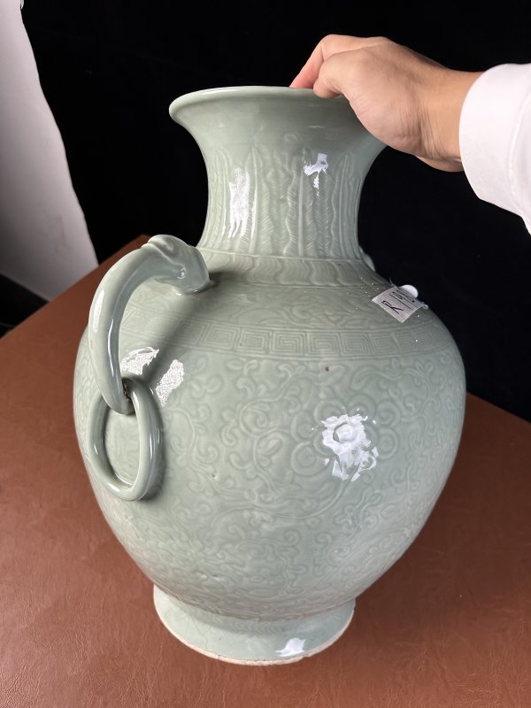 清中期 青釉暗刻缠枝花卉纹双耳瓶 - 图10