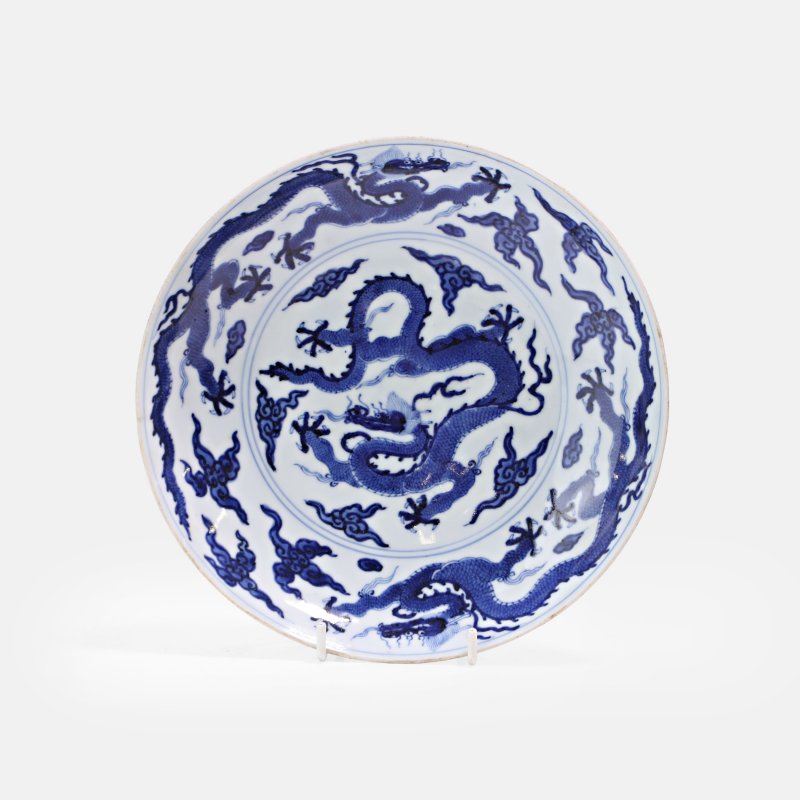 清十八世纪早期 青花云龙纹碟 | A Chinese blue and white dish early 18th century, in the Xuande style - 图2