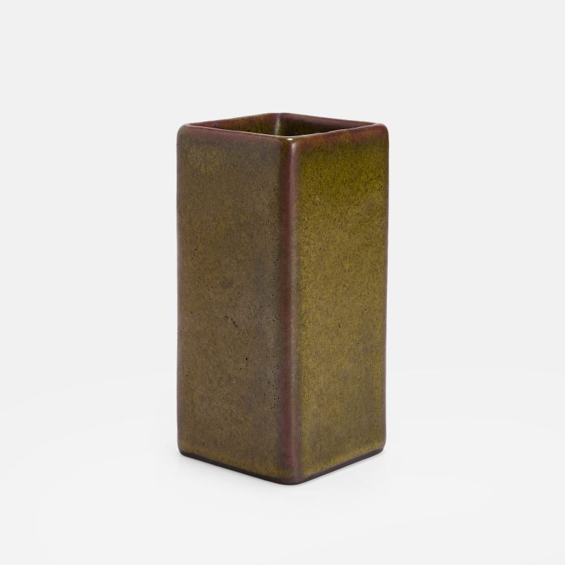 清道光 茶叶末釉笔筒 | A Chinese tea-dust-glazed brush pot Daoguang (1821-1850), of square form - 图3