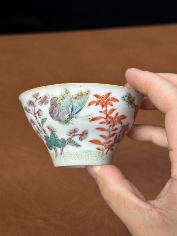 清嘉庆 粉彩蝶恋花卉纹茶杯 - 图9