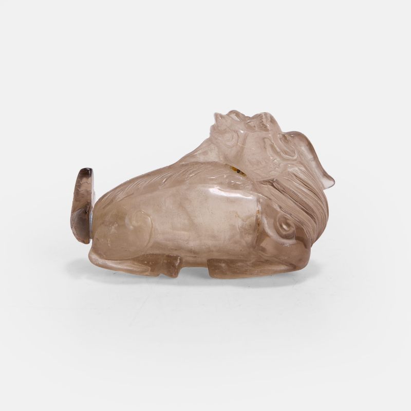 清晚期 水晶雕麒麟鼻烟壶 | A Chinese rock crystal snuff bottle late Qing dynasty, in the form of a recumbent qilin
