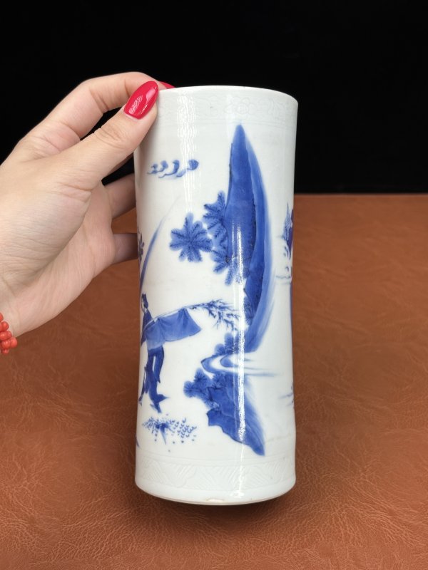 明崇祯 青花状元荣归图笔筒 - 图9