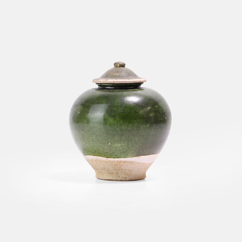 唐 绿釉盖罐 | A Chinese earthenware jar and cover Tang dynasty (618-907), of ovoid form with a lipped rim