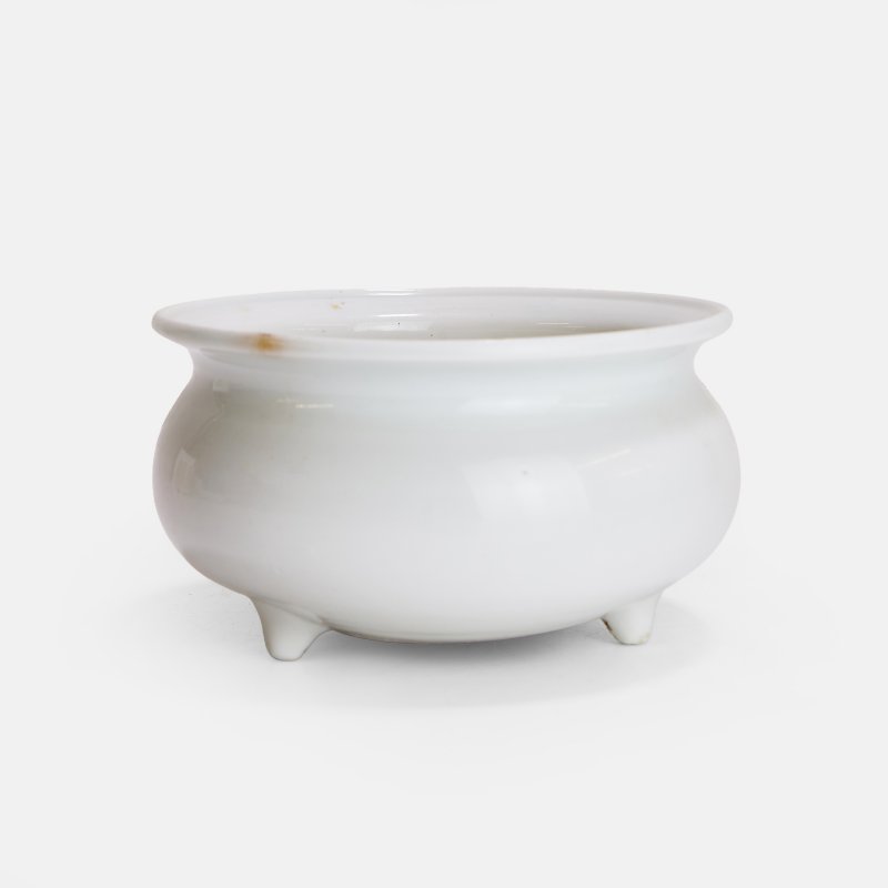 清晚期 德化白釉三足香炉 | A Chinese blanc de Chine incense burner late Qing dynasty, of circular form with a lipped rim - 图2