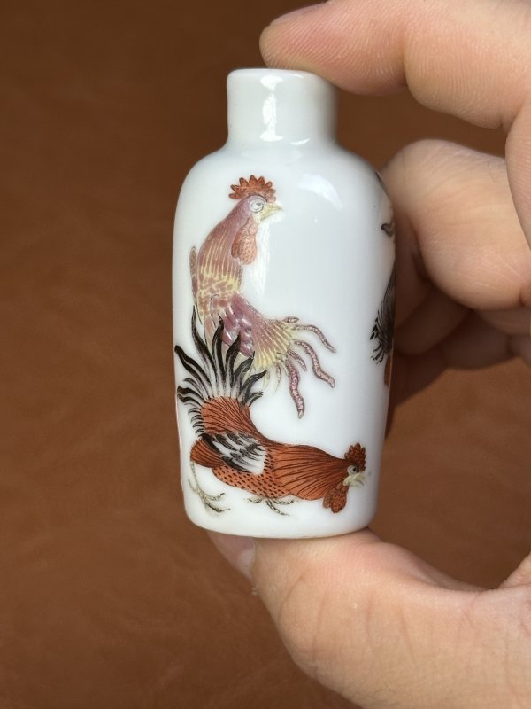 清光绪 粉彩五伦图鼻烟壶 - 图4