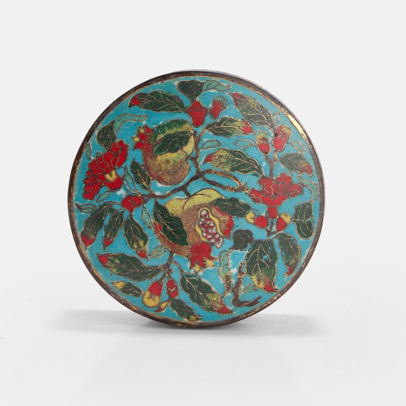 明(可能) 铜胎掐丝珐琅石榴纹盖盒 | A Chinese cloisonné box and cover probably Ming dynasty (1368-1644), of circular form