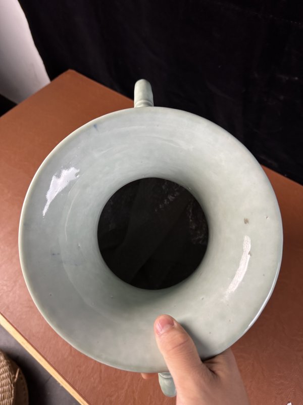 清中期 青釉暗刻缠枝花卉纹双耳瓶 - 图11