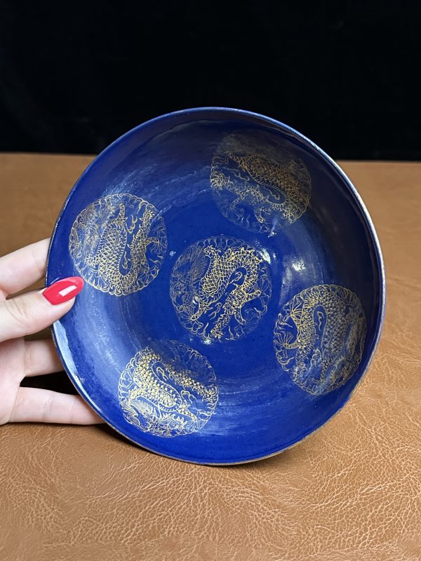 清光绪 霁蓝釉描金团龙纹盘一对 - 图4