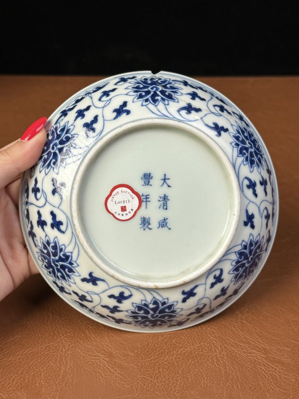 清咸丰 青花缠枝莲纹盘 - 图10