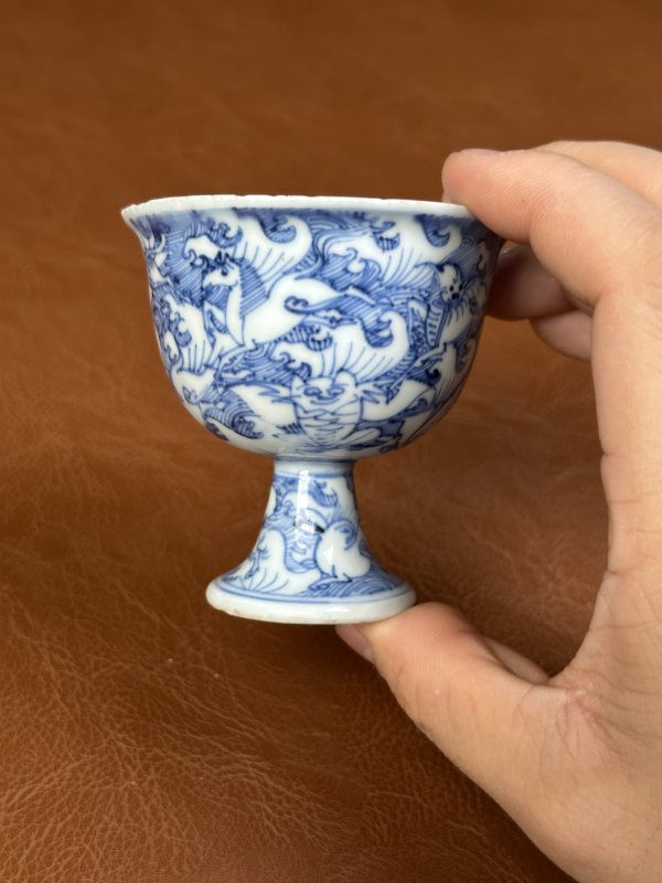 明万历 青花留白海水瑞兽杯 - 图8