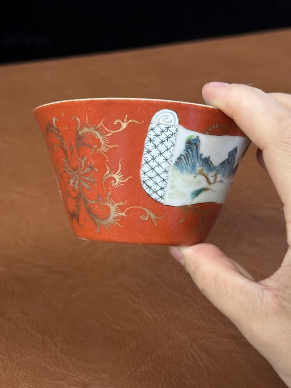 清乾隆 珊瑚红描金开窗马蹄杯 - 图6