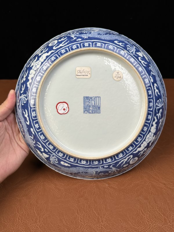 清乾隆 青花留白云龙纹大盘 - 图8