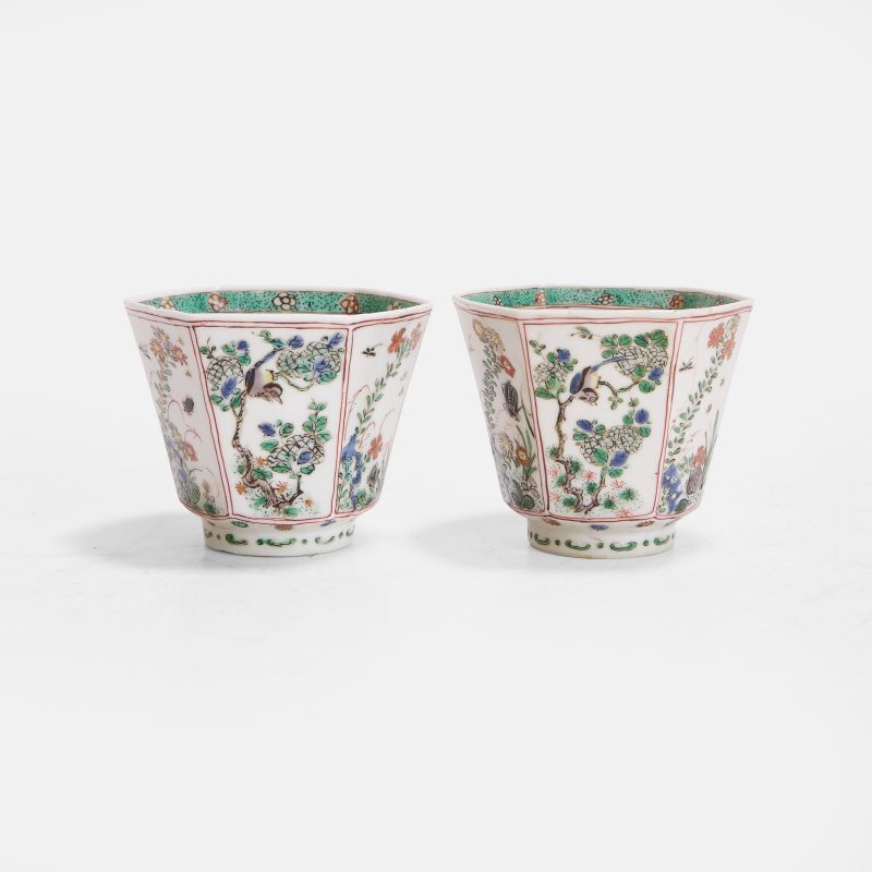 清康熙 五彩花鸟图六方杯 一对 | A pair of Chinese famille verte cups Kangxi (1662-1722), each of hexagonal form - 图2
