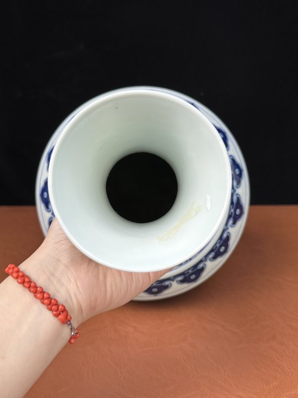 清光绪 青花缠枝莲纹赏瓶一对 - 图19