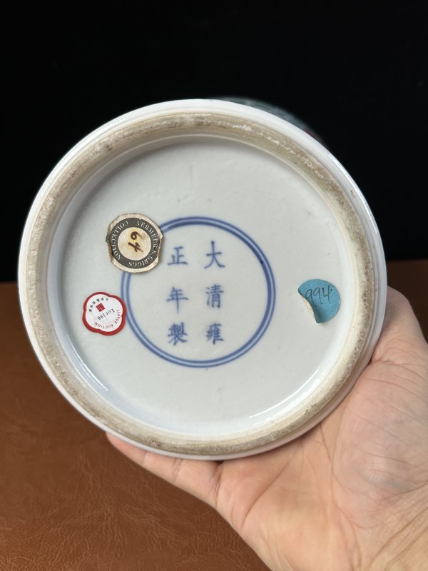 清晚期 斗彩缠枝花卉观音瓶 - 图11