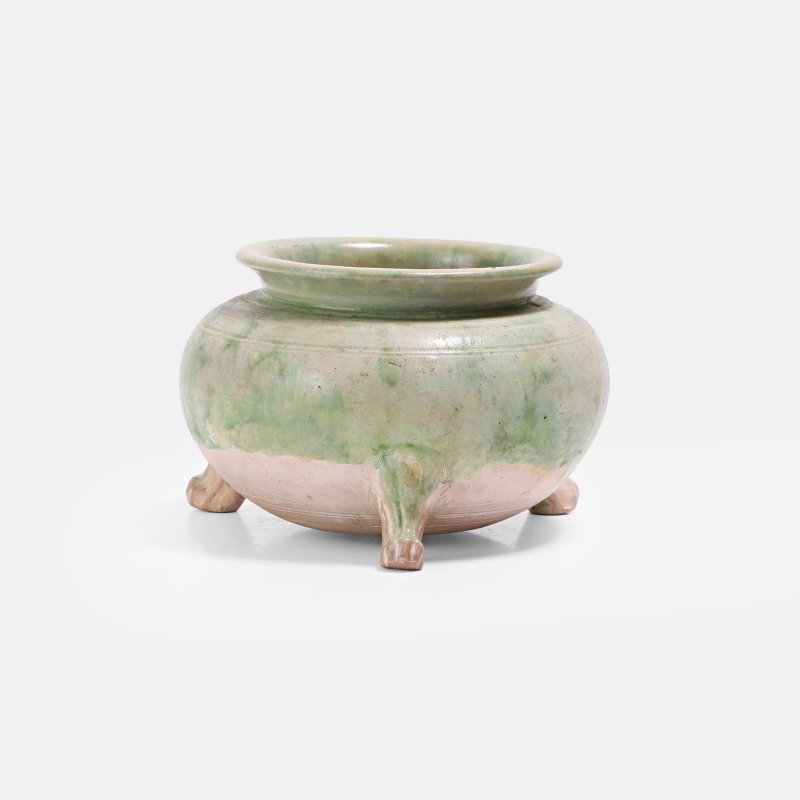 唐 绿釉三足炉 | A Chinese earthenware incense burner Tang dynasty (618-907), the compressed globular body supported on three paw feet - 图2