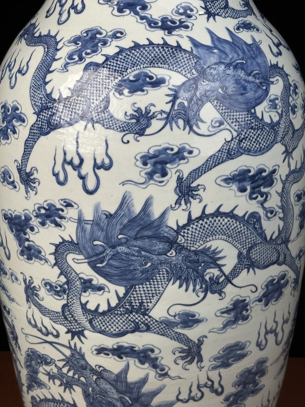 清道光 青花九龙闹海纹大瓶 - 图13