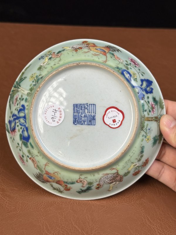 清乾隆 豆青釉粉彩吉祥如意纹盘 - 图9