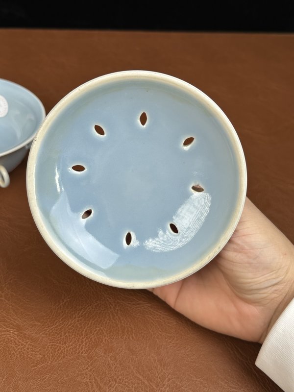 清晚期 天蓝釉暗刻蕉叶纹香薰 - 图4