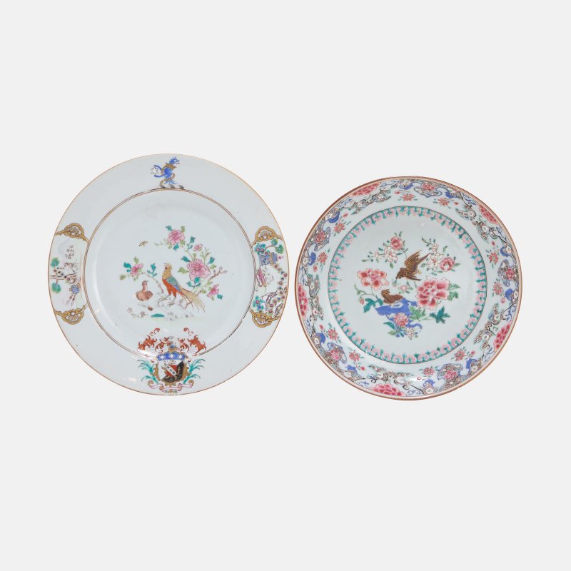 清十八世纪 粉彩花鸟图盘 一组两件 | Two Chinese famille rose dishes 18th century, of circular form - 图2