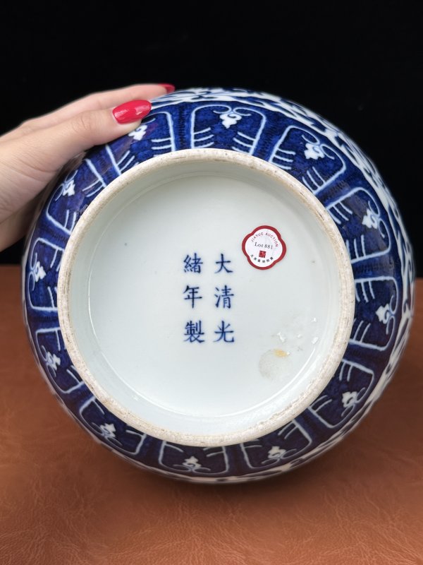 清光绪 青花缠枝莲纹赏瓶一对 - 图20