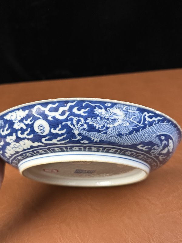 清乾隆 青花留白云龙纹大盘 - 图9