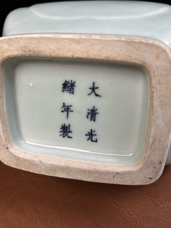 清光绪 粉青釉杏圆贯耳瓶 - 图12