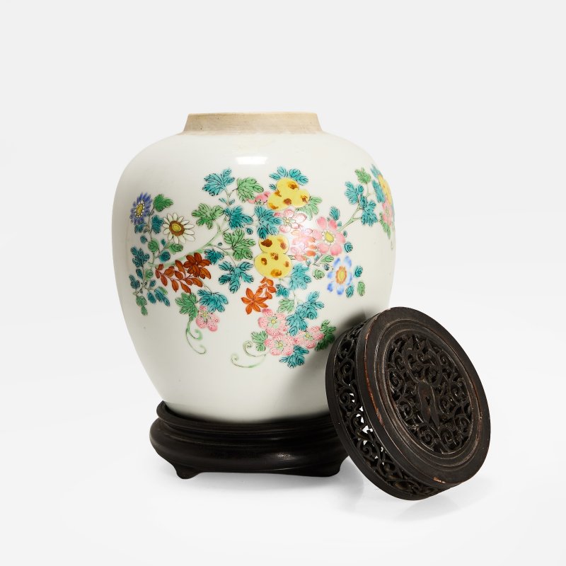 清雍正 粉彩花果纹罐 | A Chinese famille rose jar Yongzheng (1723-1735), of ovoid form - 图2
