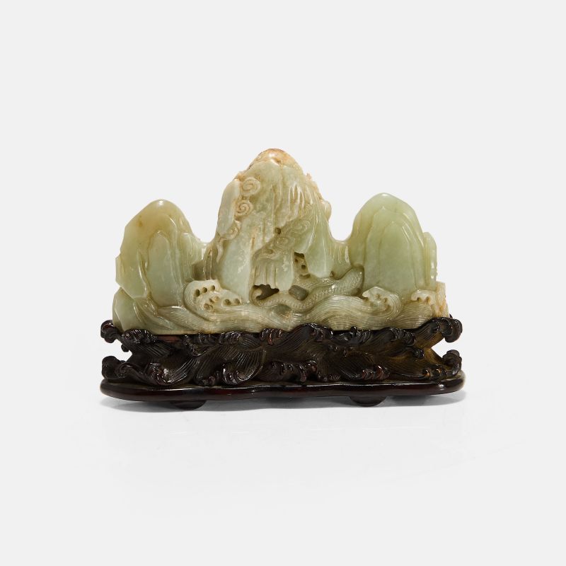清 白玉龙虎纹笔架山 连木底座 | A Chinese jade brush rest Qing dynasty (1644-1911), of triangular shape with rounded peaks of varying heights in imitation of a mountain range - 图3