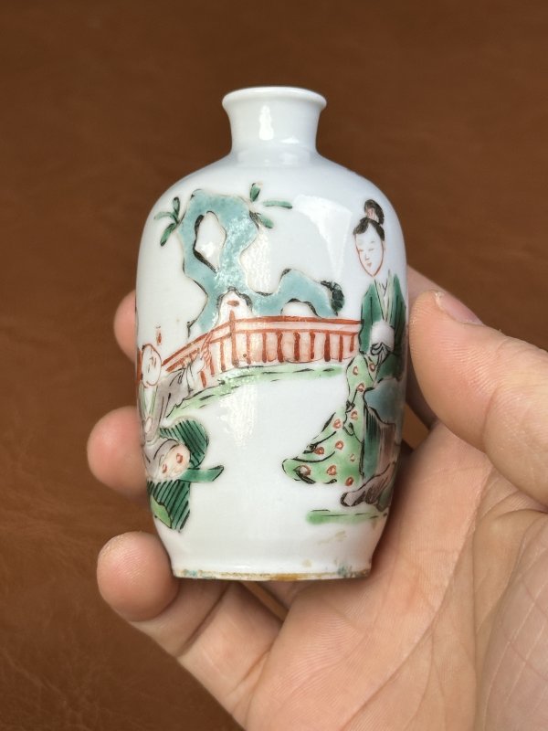 清  五彩人物鼻烟壶 - 图8