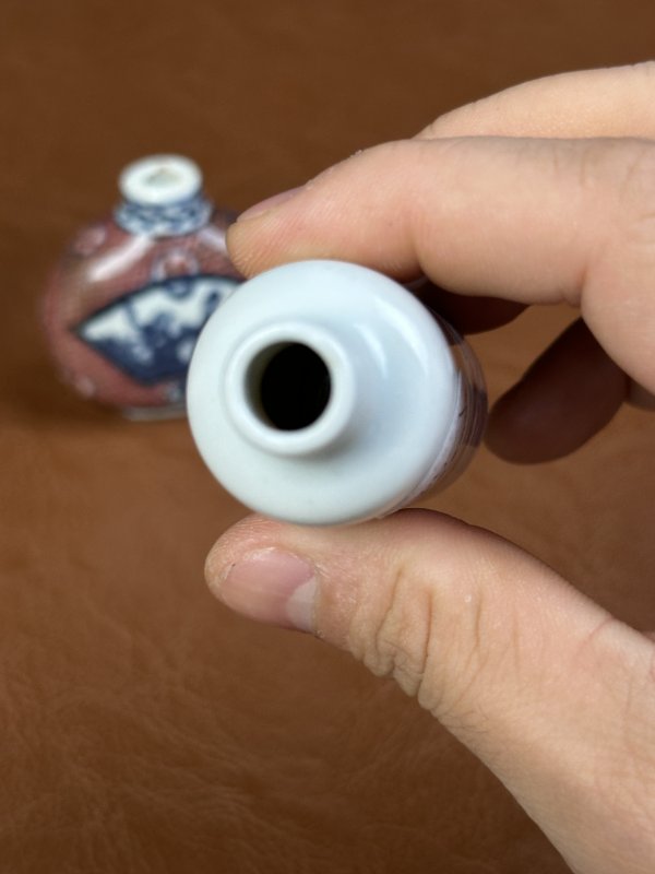 清中期  青花釉里红人物鼻烟壶三只 - 图7