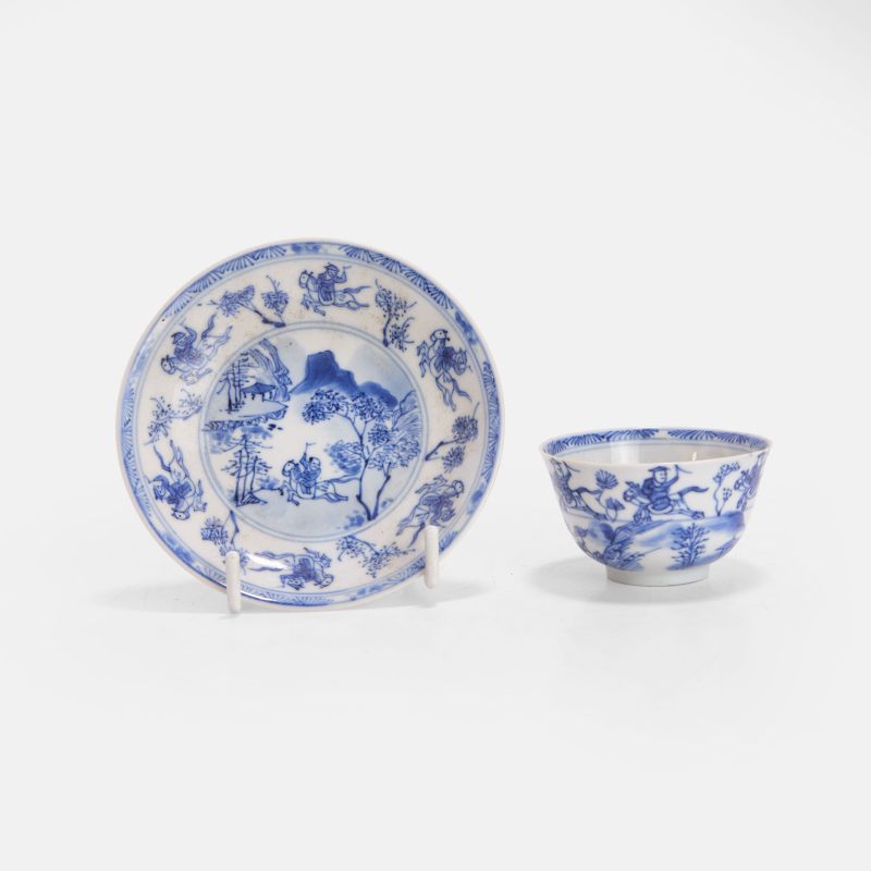 清康熙 青花狩猎图茶杯及碟 | A Chinese blue and white teacup and saucer Kangxi (1662-1722), each of circular form - 图2